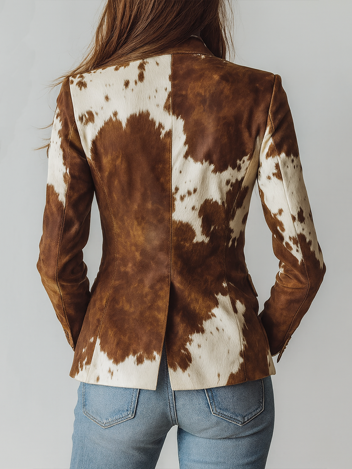 Agathe™ Blazer in Braun – Rückenansicht mit Kuhfell-Print