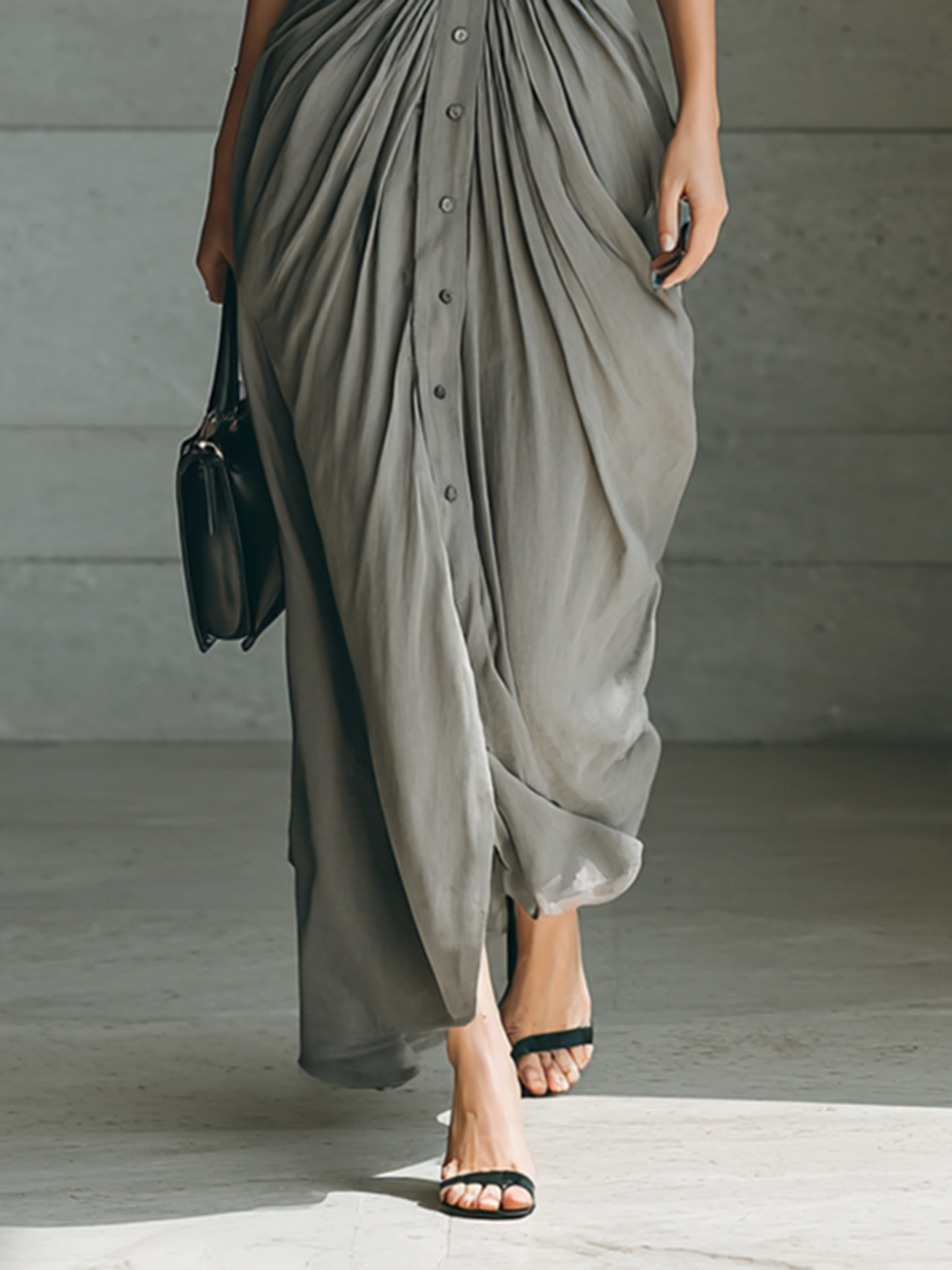 Zéphyrine plissiertes Maxikleid in Grau, Detail der Falten