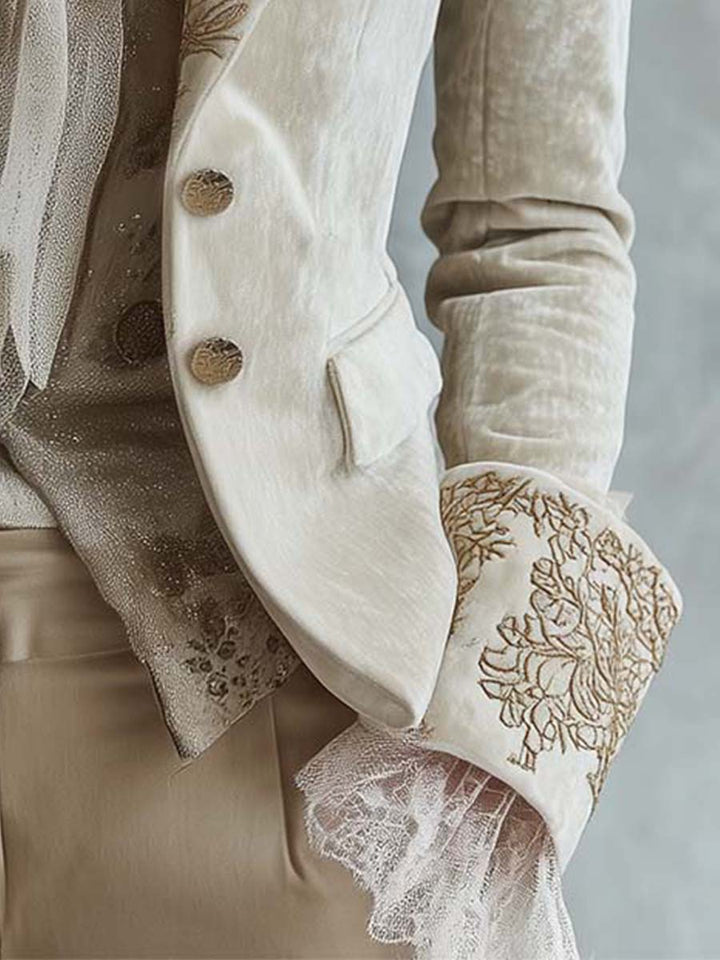 Constance™ Blazer – Detail Knöpfe, Pattentasche und Ärmelaufschlag
