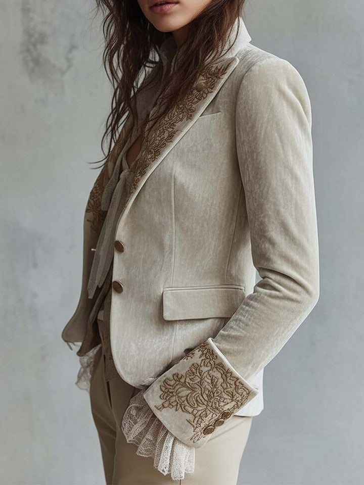 Constance™ Blazer in Elfenbein – schräge Vorderansicht