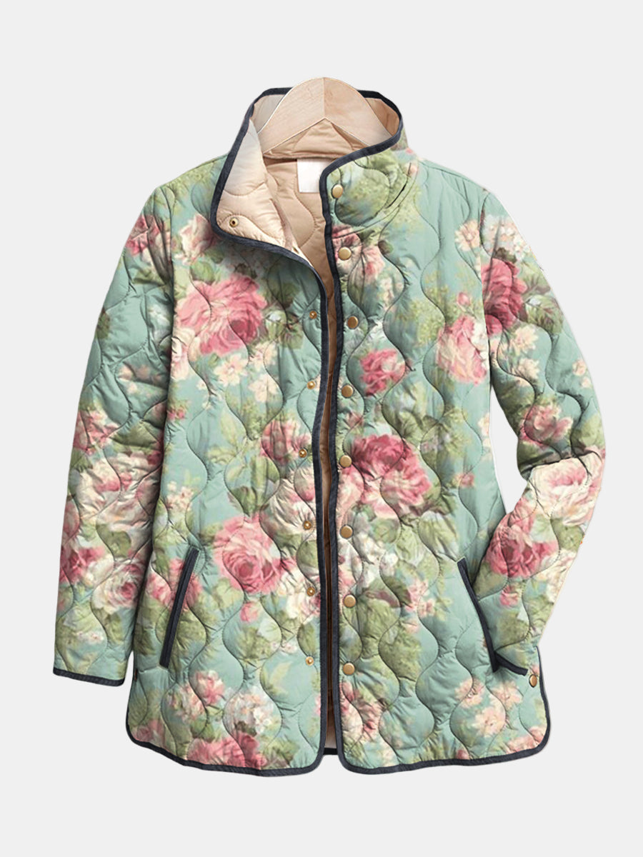 Claire™ Steppjacke in Salbeigrün mit großen Rosen, Vorderansicht