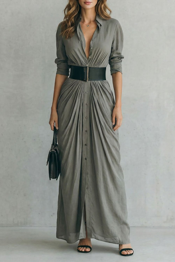 Solenzia Maxikleid in Grau, Detailansicht der drapierten Taille und des Gehschlitzes