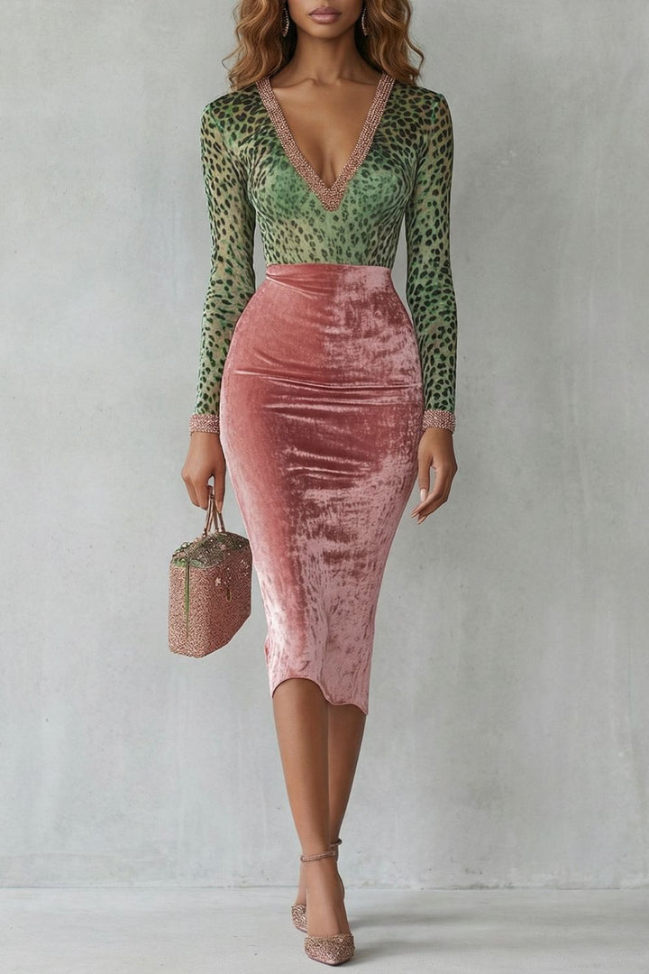 Virelline figurbetontes Midikleid mit salbeigrünem Leoparden-Mesh und altrosa Velours-Rock, Vorderansicht