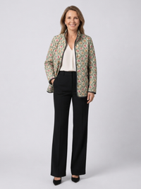 Amélie™ | Steppjacke mit feinem Rosenmuster auf Mandelgrün