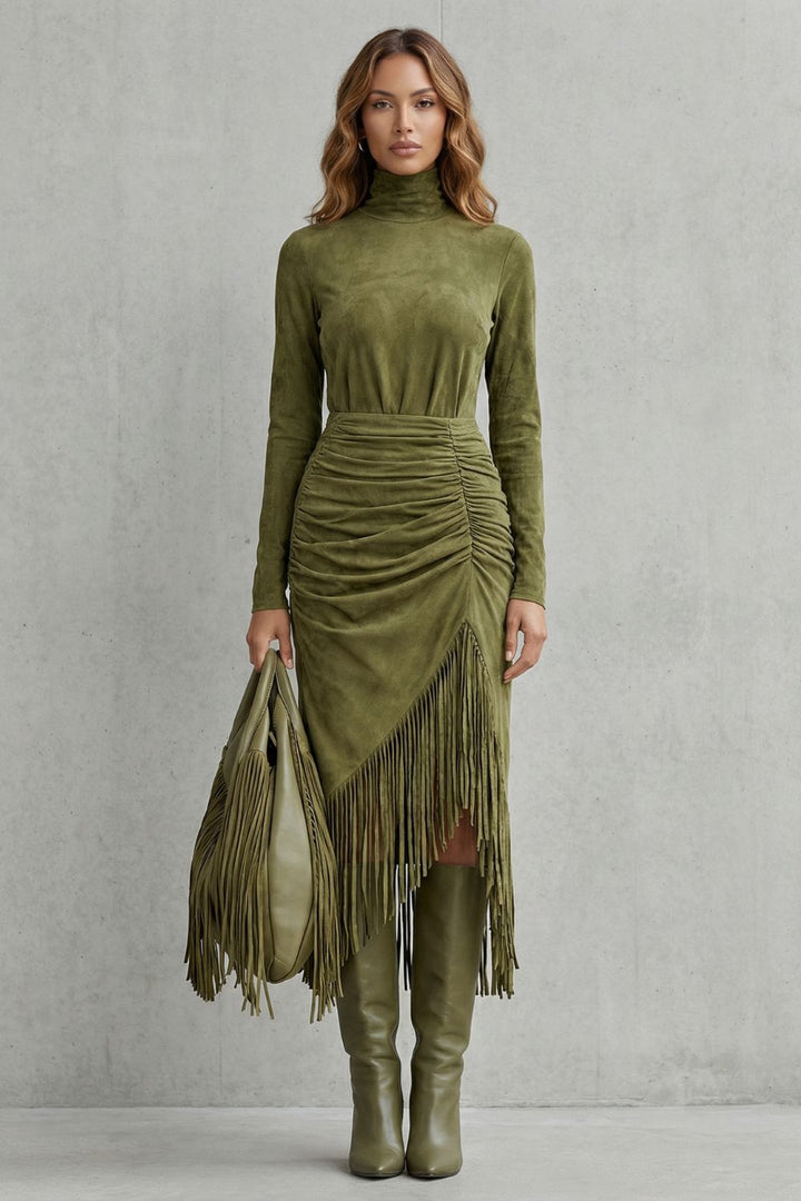 Soléna Midikleid in Olivgrün, Gesamtansicht mit langen Ärmeln und gerafftem Rockteil