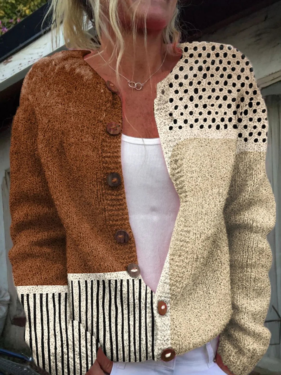 Eloise™ Strickjacke im Patchwork-Design in Karamell, Creme und Schwarz
