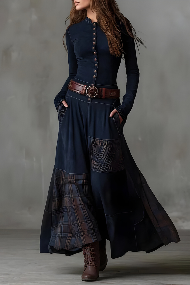 Mara Maxikleid in Blau – Seitliche Bewegungsaufnahme mit schwingendem Rock