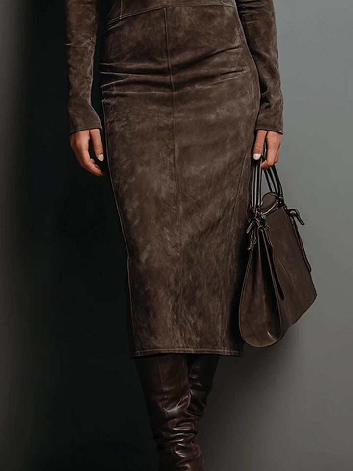 Lorène Midikleid in Braun, Detail von Rock und Midilänge