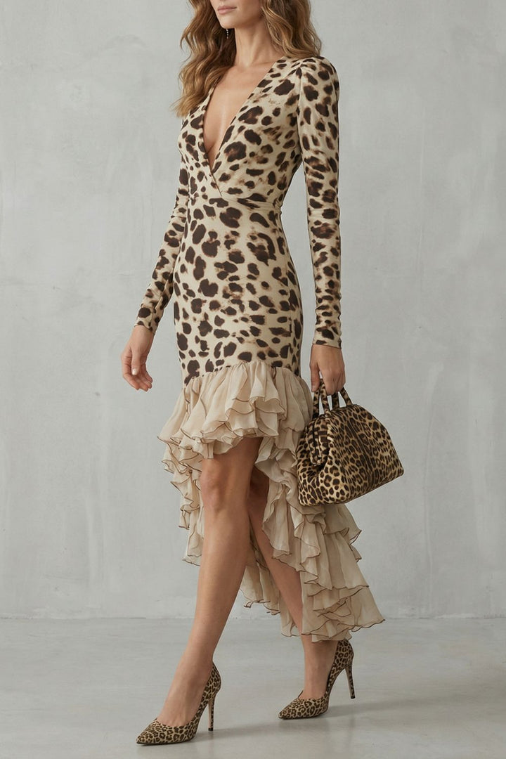 Lioraé Midikleid mit Leopardenmuster, Seitenansicht mit asymmetrischem Volantsaum