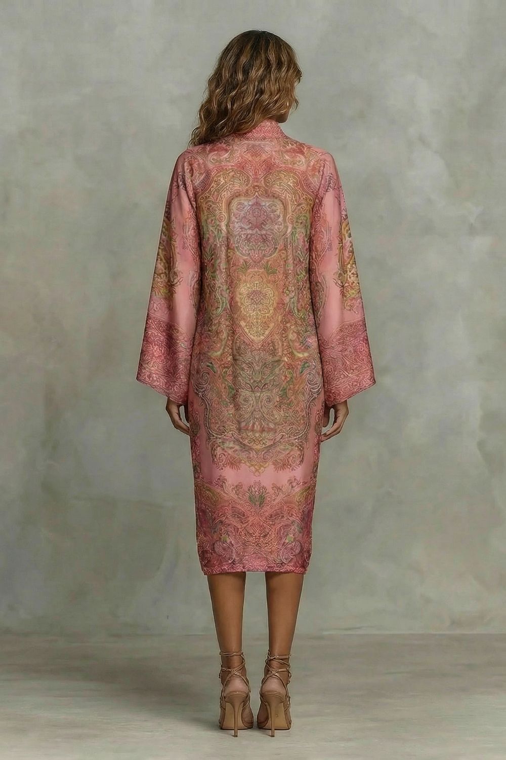 Marélienne Midikleid in Rosé mit Barockdruck – Rückansicht
