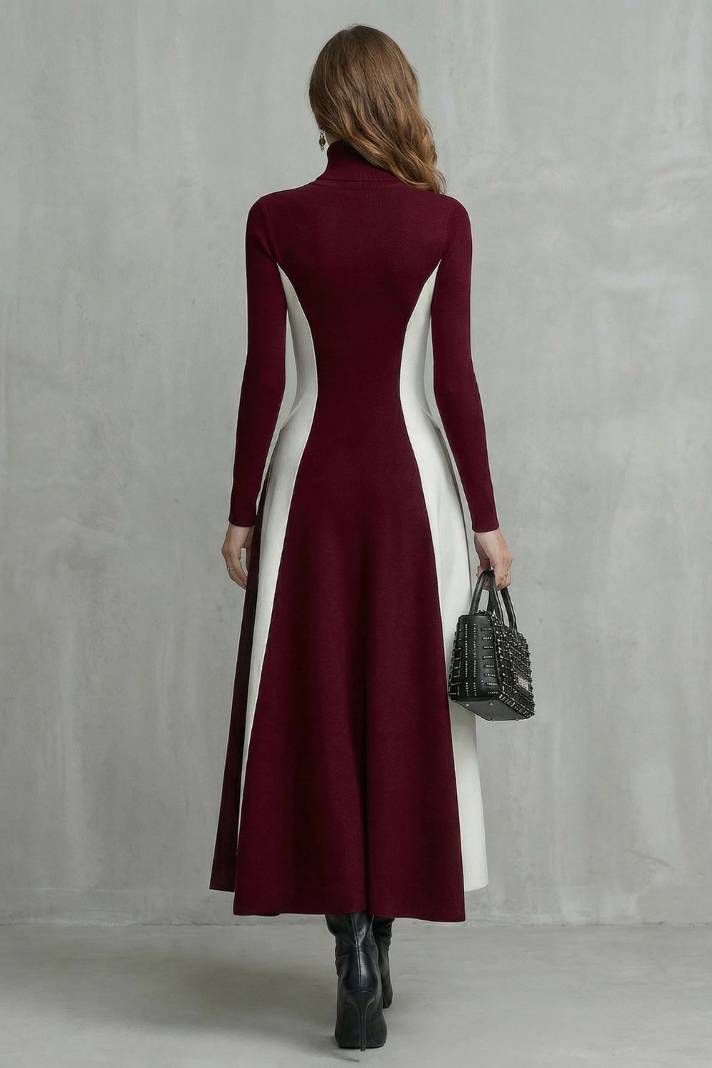 Mariveille Rollkragenkleid in Bordeaux und Weiß, Rückansicht