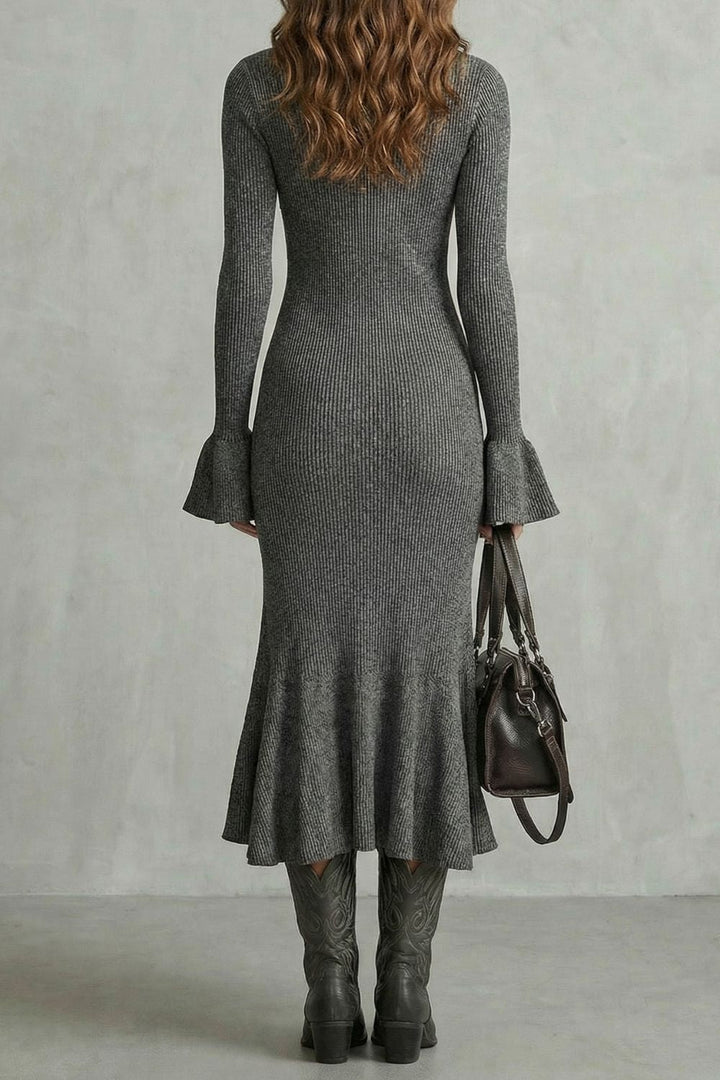 Veloria Rippstrick-Midikleid in Grau – Rückansicht mit längerem Volantsaum