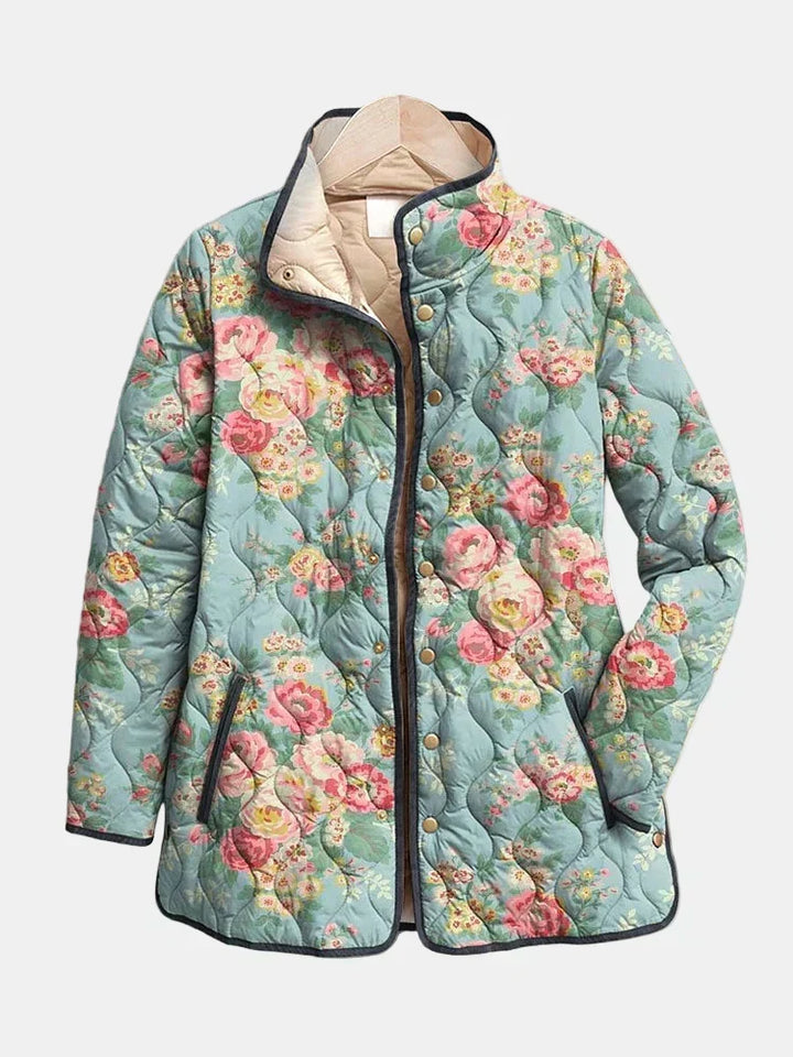 Mathilde™ Steppjacke in Seladongrün mit Rosen, Vorderansicht