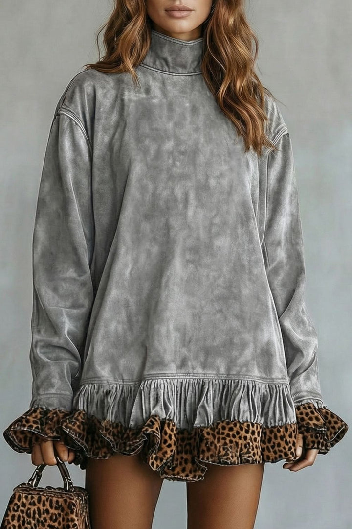 Selvatta Oversized-Minikleid in Wildlederoptik in Hellgrau mit Leoparden-Volant an Saum und Ärmeln