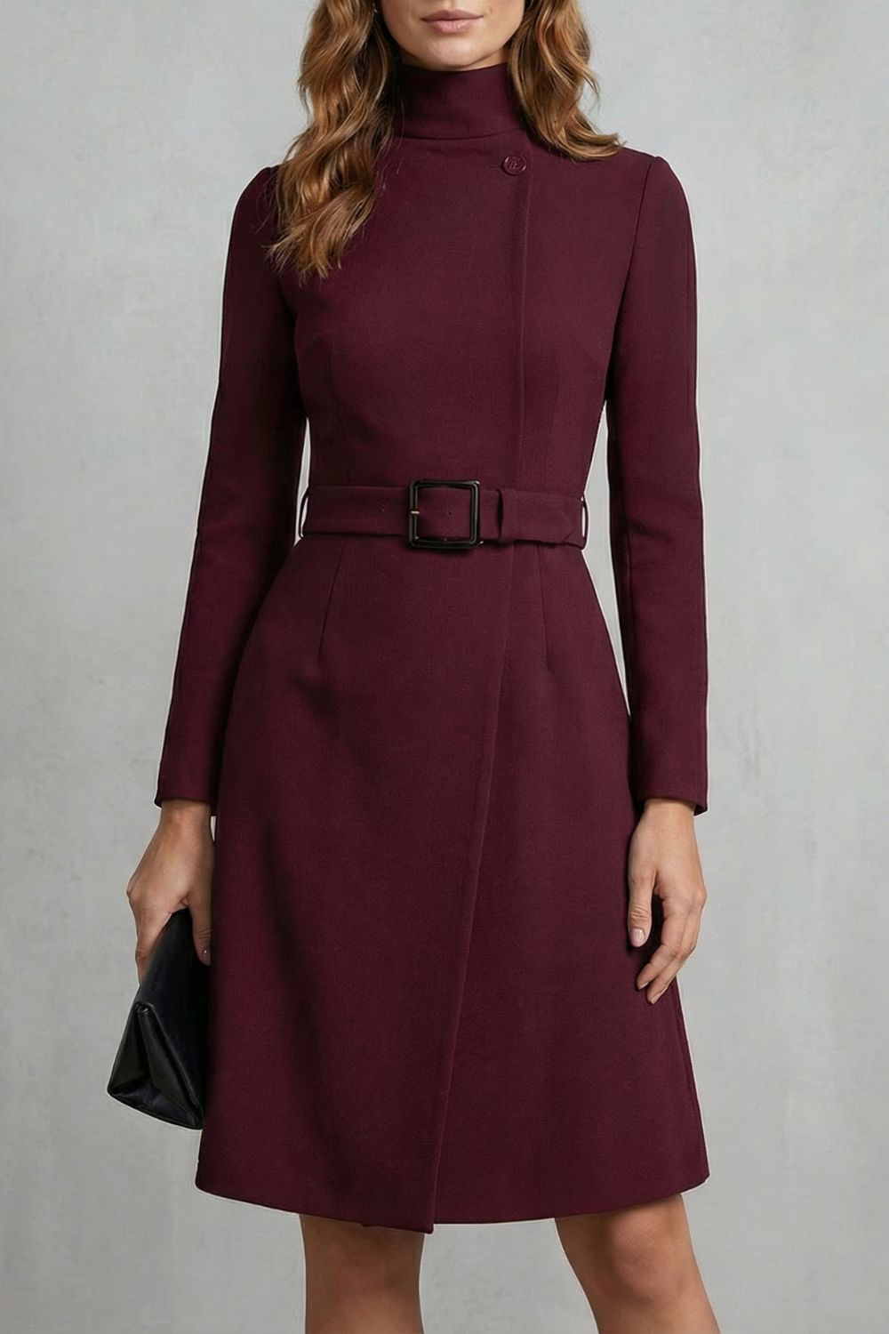 Nivara A-Linien-Kleid in Bordeaux mit Stehkragen und Stoffgürtel