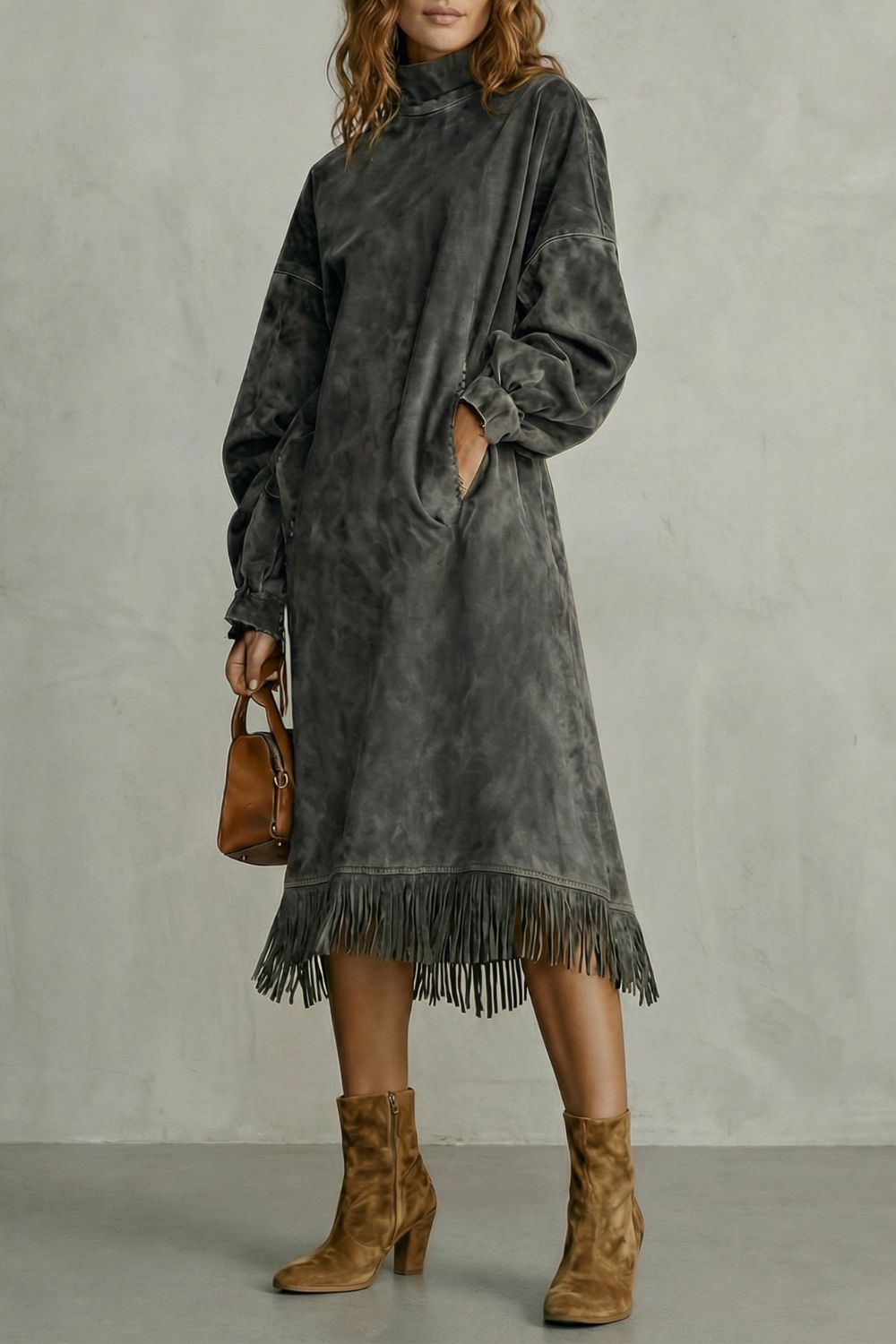 Valdrina Oversized Midi-Kleid in Wildlederoptik in Anthrazit mit Fransensaum