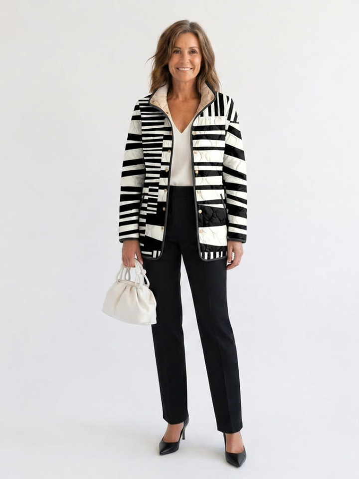 Valérie™ Steppjacke mit Blockstreifen in Schwarz-Weiß, am Model