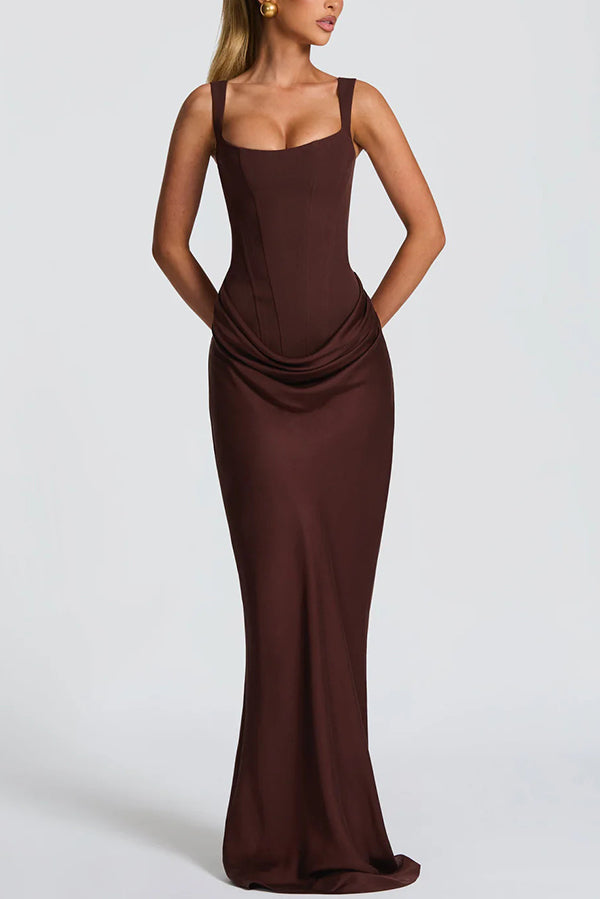 Éléonore Maxikleid in Braun mit eckigem Ausschnitt