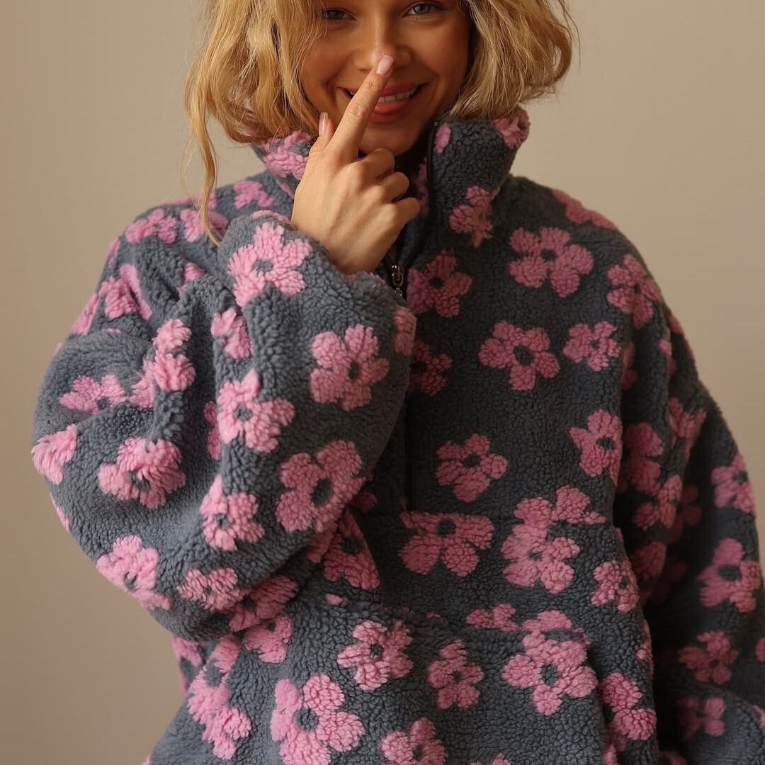 Daisy™ Fleece-Troyer in Anthrazit mit rosa Blüten – Vorderansicht