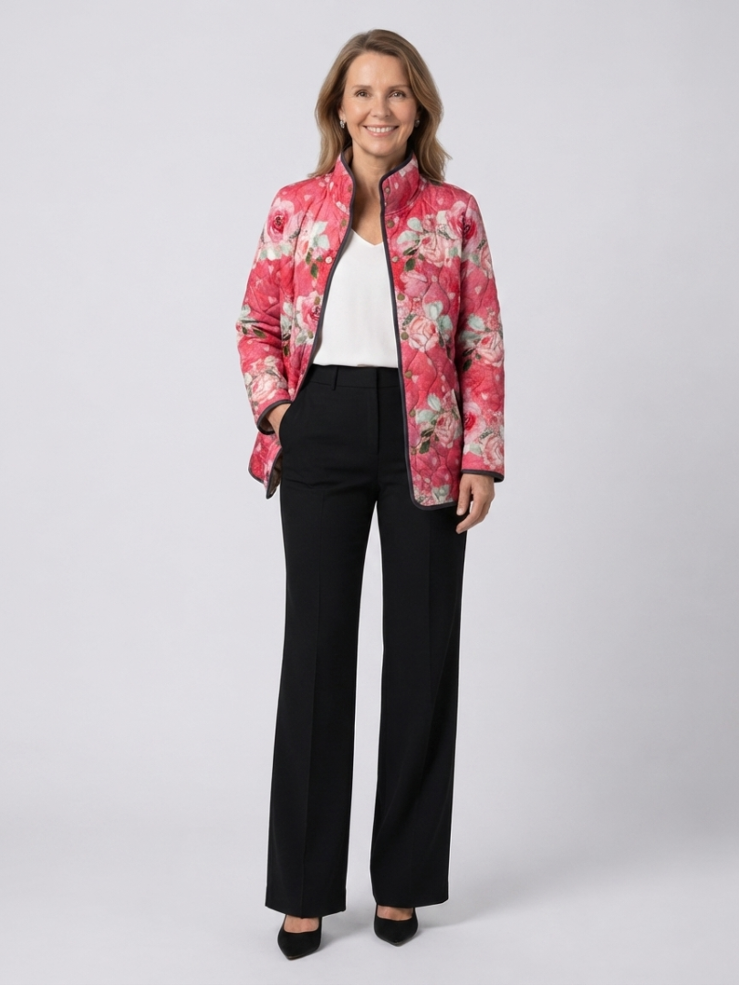 Christine™ Steppjacke in Himbeerrosa mit Rosenmuster, am Model