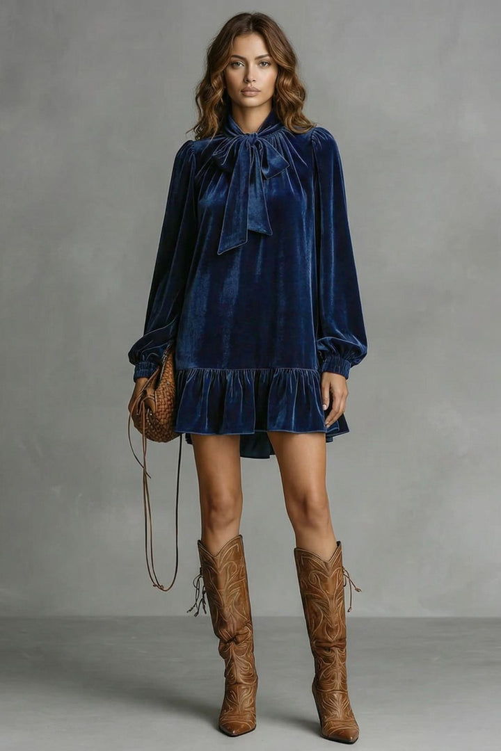 Velézia Samt-Minikleid in Marineblau – Ganzkörperansicht von vorne