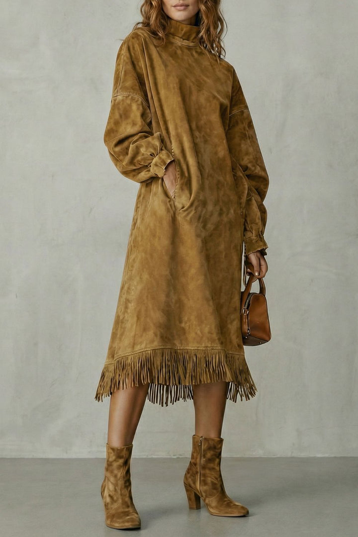 Valdrina Oversized Midi-Kleid in Wildlederoptik in Kamel mit Fransensaum