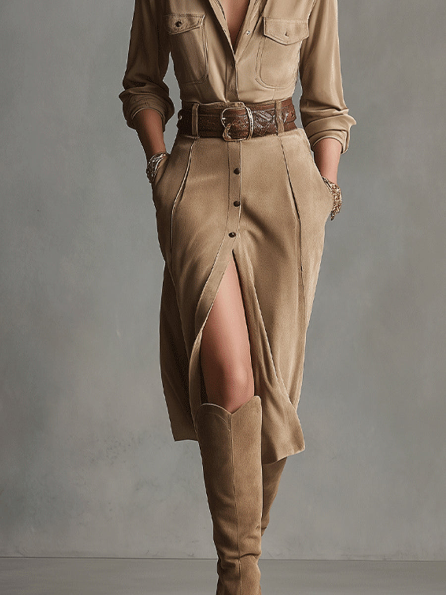 Zoe Midi-Kleid in Wildlederoptik in Braun, seitliche Ansicht mit Schlitz und langen Ärmeln
