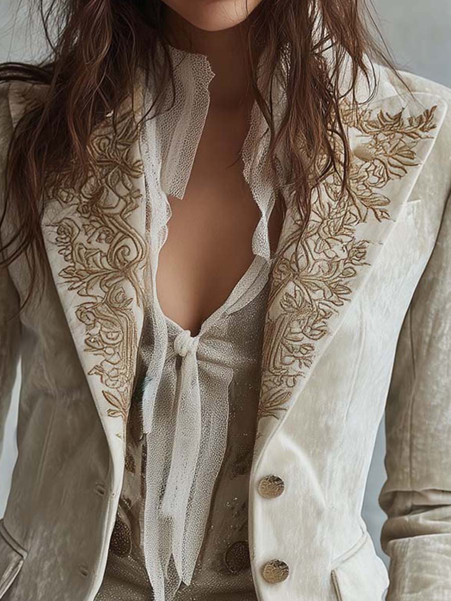 Constance™ Blazer – Detail Stickerei am Revers