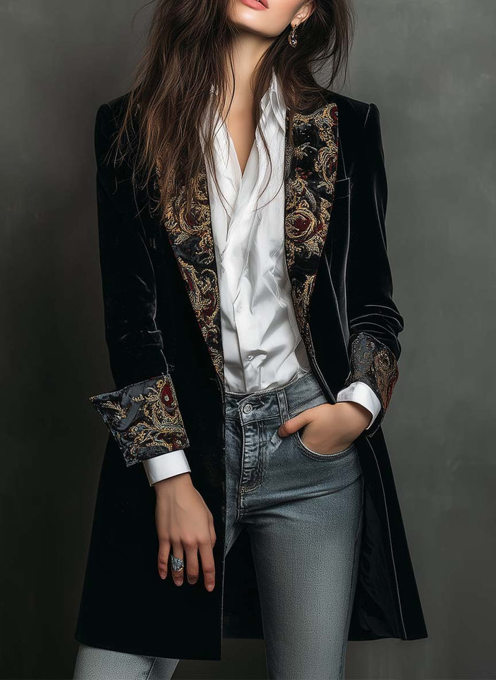 Léontine™ langer Blazer in Samtoptik in Schwarz – Vorderansicht