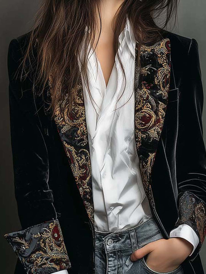Léontine™ Blazer – Detail Schalkragen mit Barockmuster