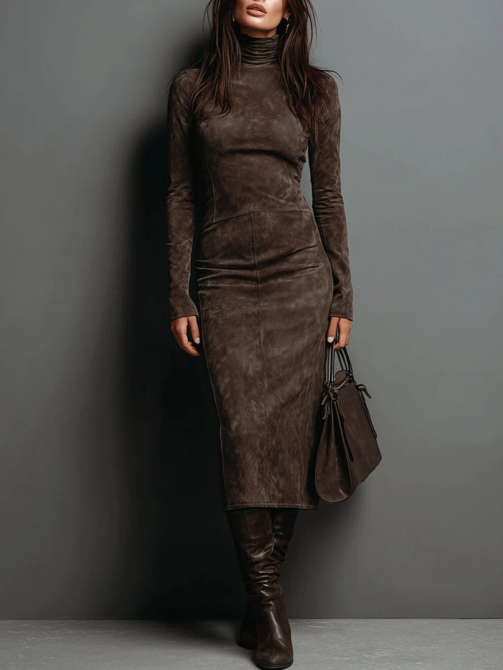 Lorène Midikleid in Braun mit Rollkragen