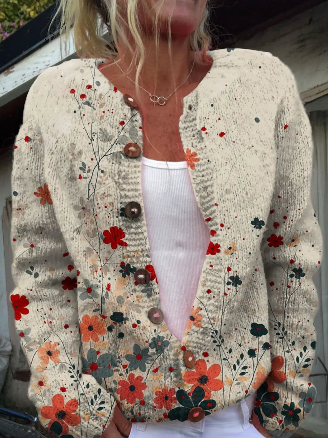 Sabrina™ Strickjacke in Creme mit gestreuten Blütenmotiven