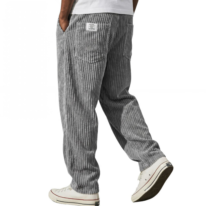 Bernhardcord Cordhose in Grau, am Model