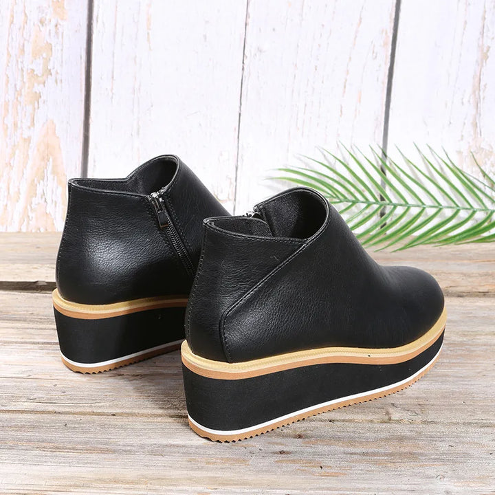 Coralie™ Keil-Stiefeletten in Schwarz mit seitlichem Reißverschluss