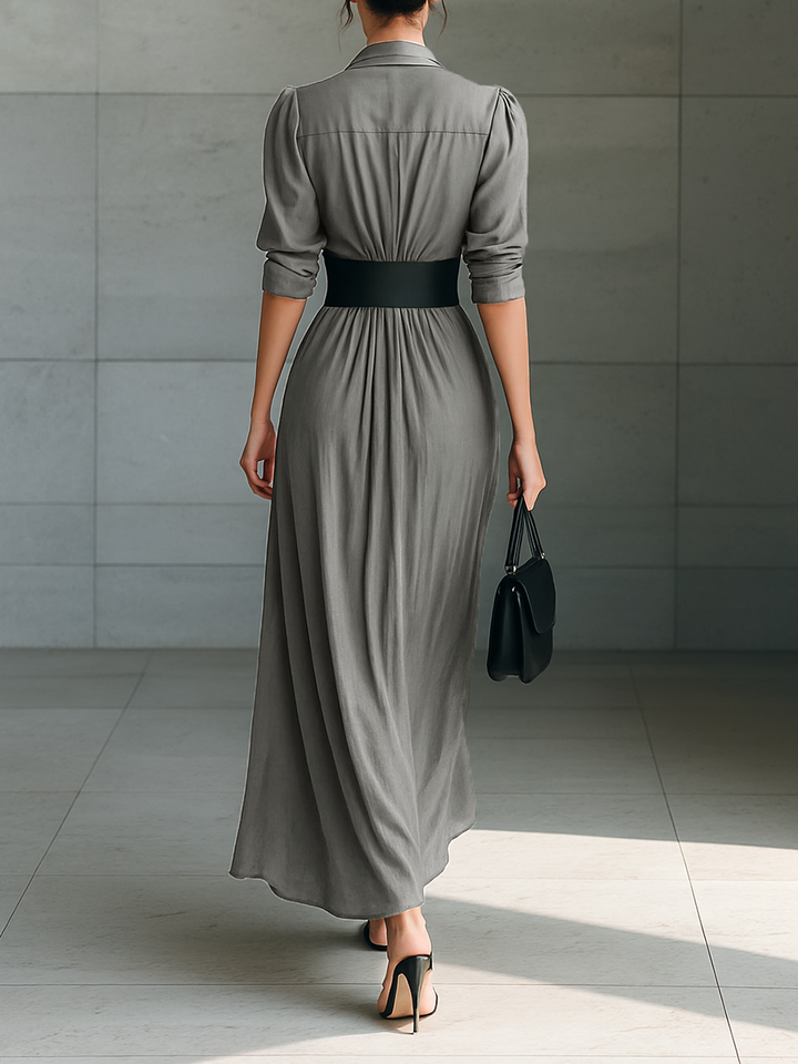 Zéphyrine plissiertes Maxikleid in Grau, Gesamtansicht