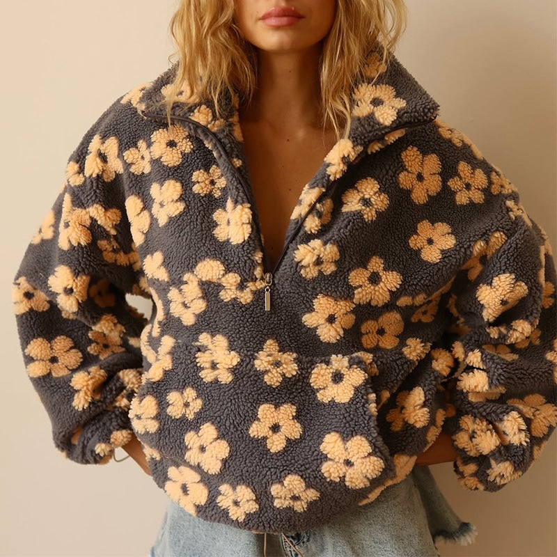 Daisy™ Fleece-Troyer in Anthrazit mit Apricot-Blüten – Vorderansicht