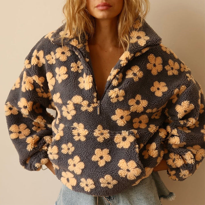 Daisy™ Fleece-Troyer in Anthrazit mit Apricot-Blüten – Vorderansicht