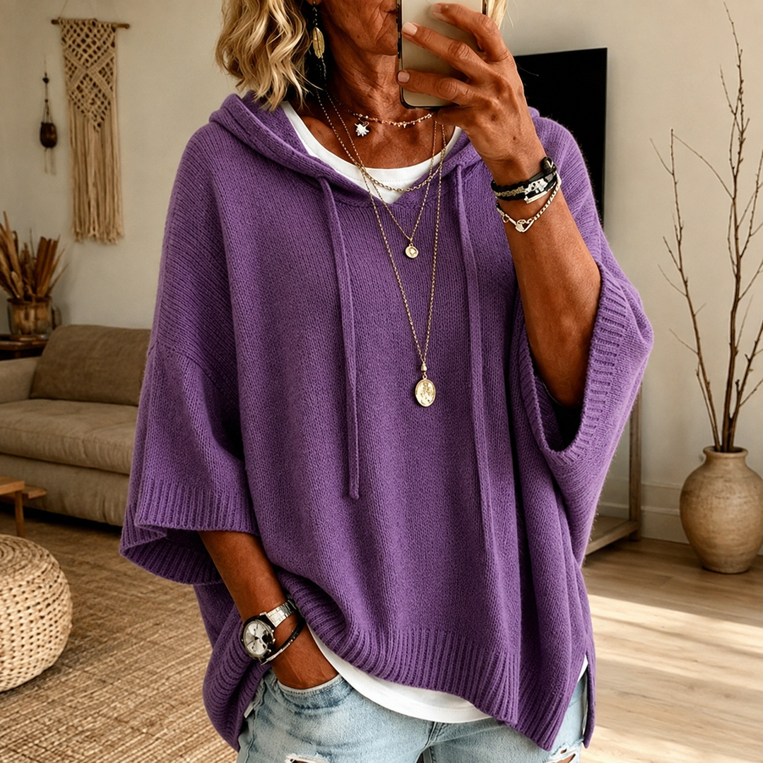 Elodie™ Kapuzen-Poncho-Pullover in Violett, am Model