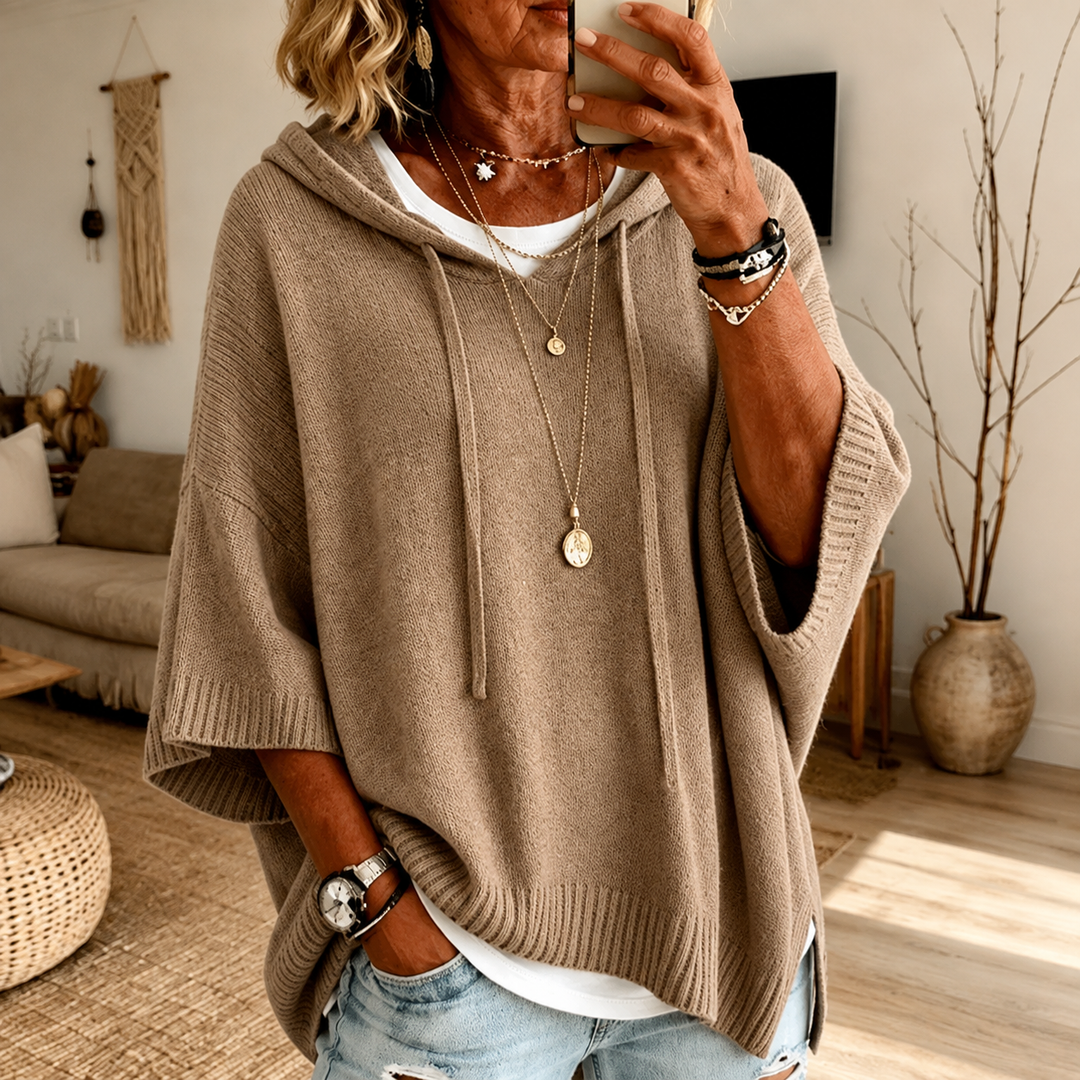 Manon™ Kapuzen-Poncho-Pullover in Kamel, am Model