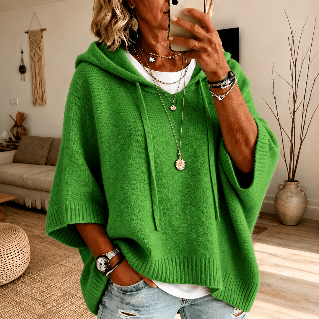 Margaux™ Kapuzen-Poncho-Pullover in Grün, am Model