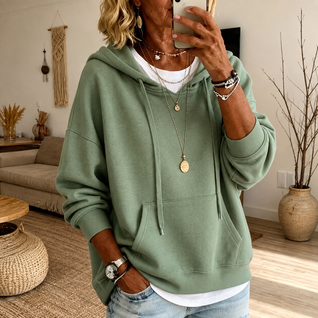 Amandine™ Oversize-Kapuzenpullover in Salbeigrün, am Model