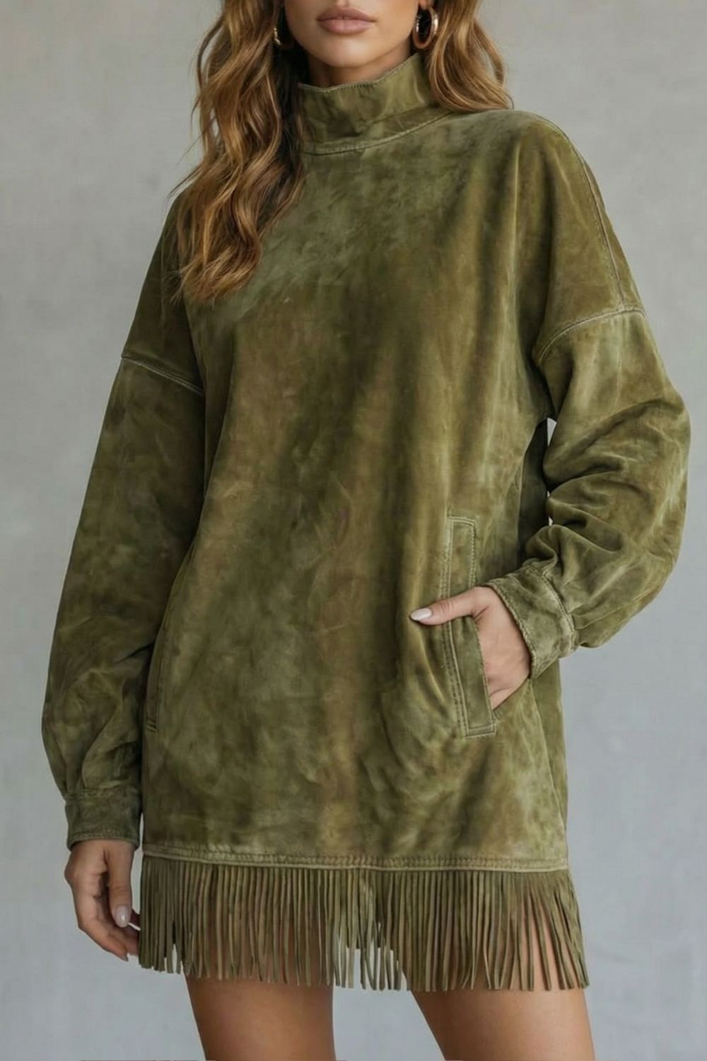 Viretta Oversized Minikleid in Wildlederoptik in Olivgrün mit Fransensaum