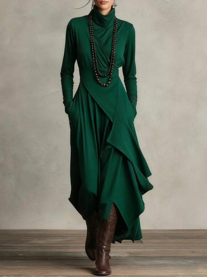 Vivienne Maxikleid in Grün – Vorderansicht mit Rollkragen und asymmetrischem Saum