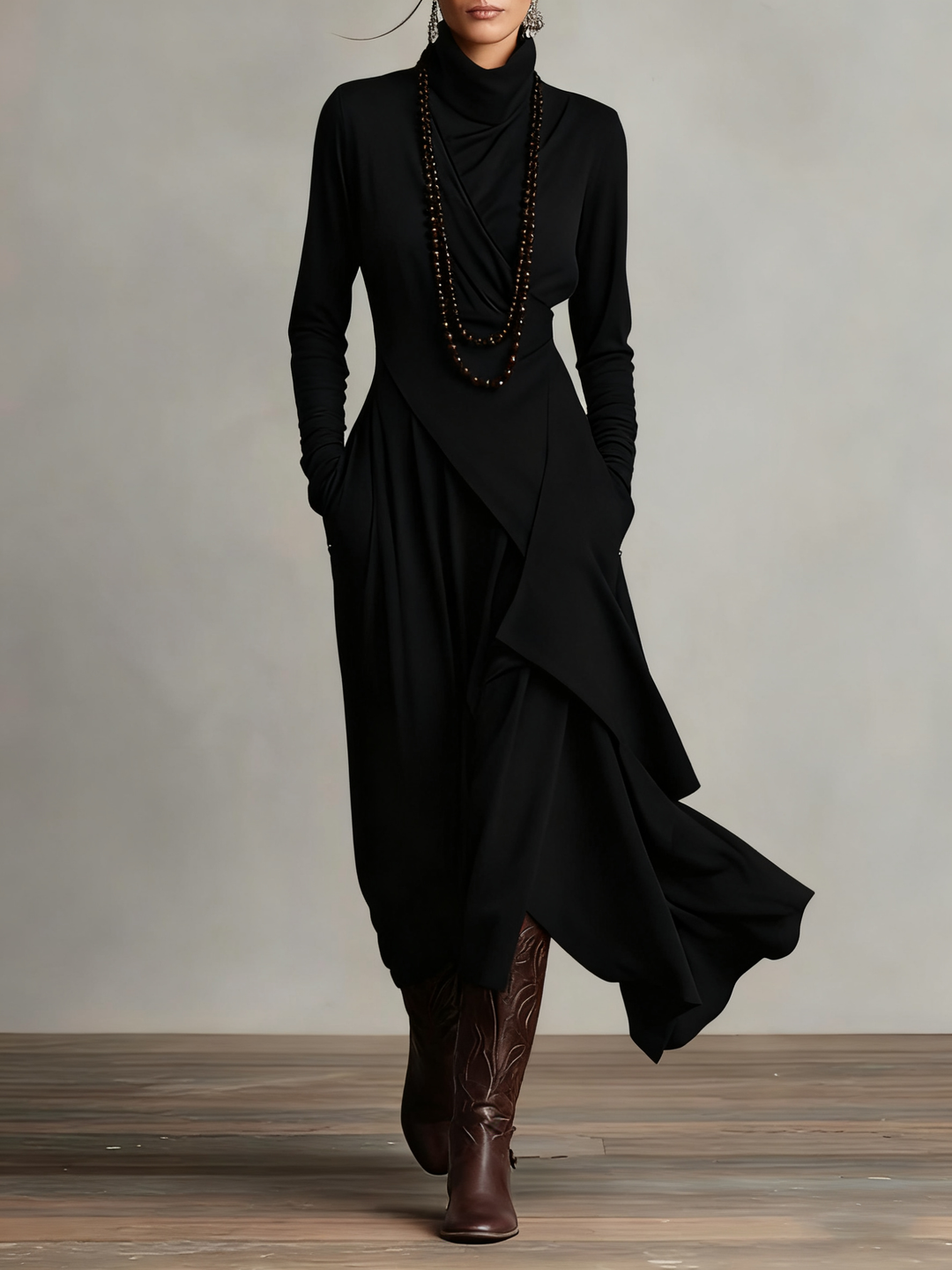 Vivienne Maxikleid in Schwarz – Vorderansicht mit Rollkragen und asymmetrischem Saum
