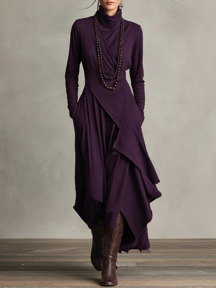 Vivienne Maxikleid in Lila – Vorderansicht mit Rollkragen und asymmetrischem Saum