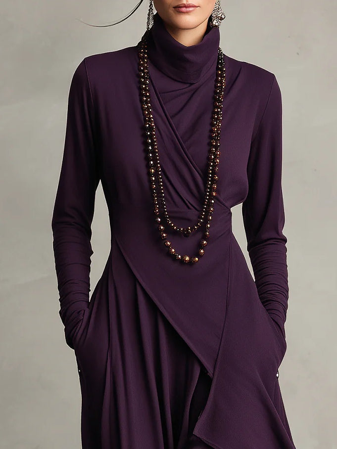 Vivienne Maxikleid in Lila – Detailansicht von Rollkragen und drapiertem Oberteil
