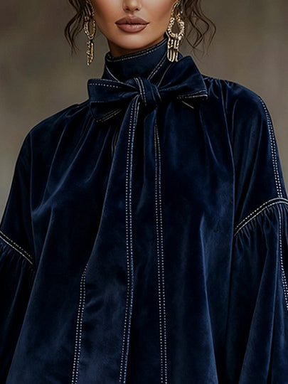 Tiphaine Samt-Minikleid in Marineblau, Detail der Schleife