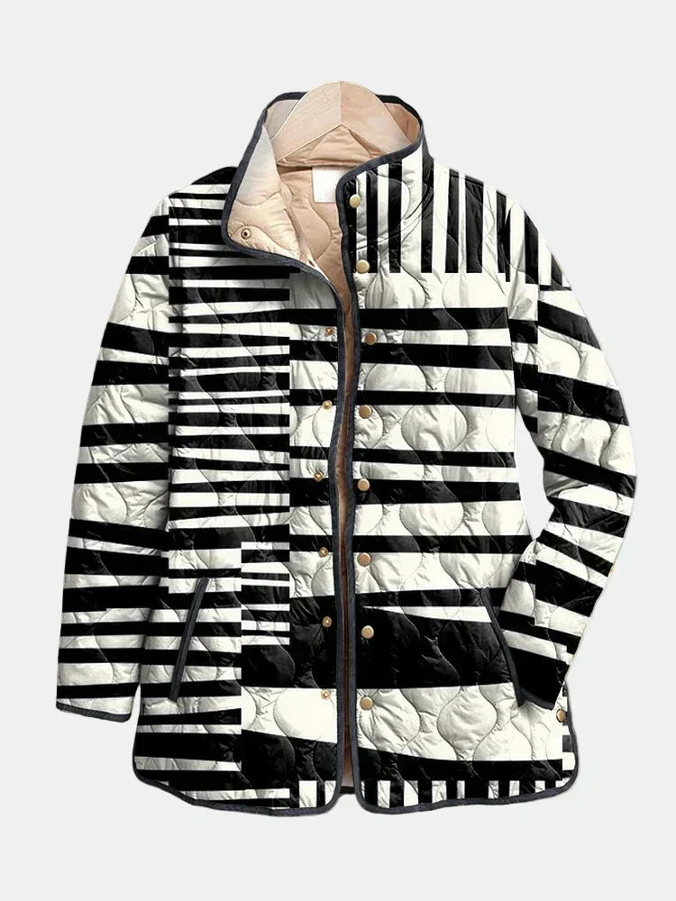 Valérie™ Steppjacke mit Blockstreifen in Schwarz-Weiß, Vorderansicht