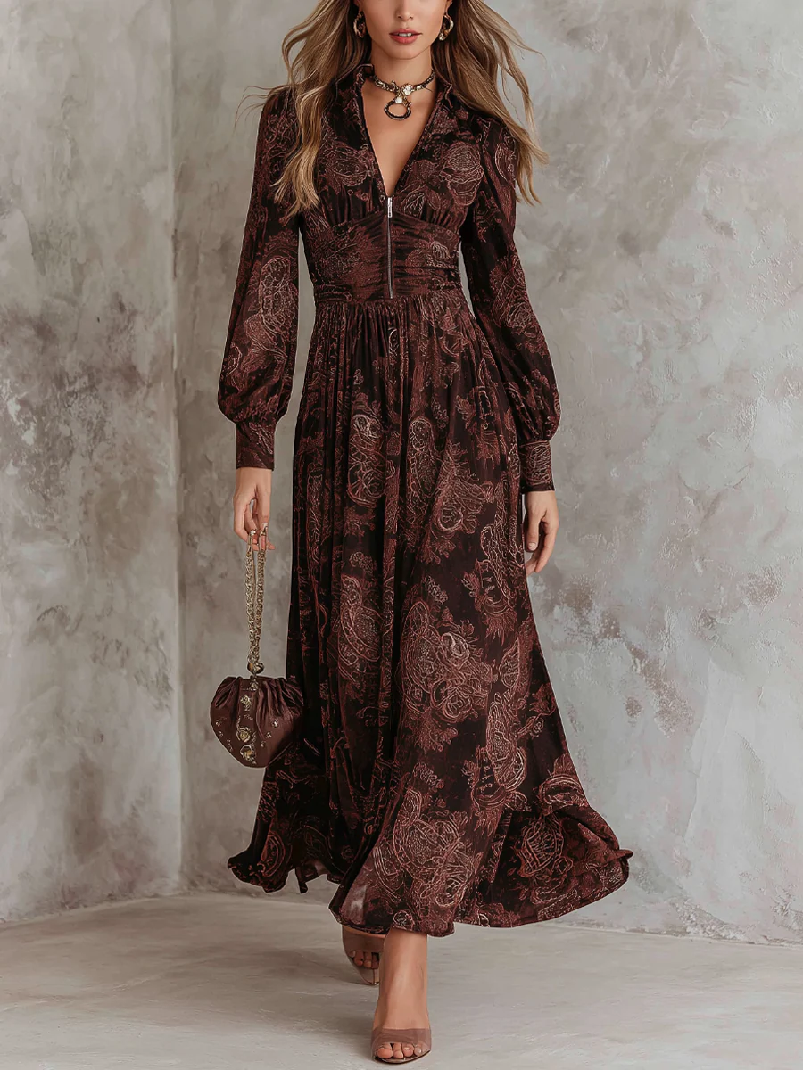 Mia Maxikleid in Braun mit Paisley-Muster – Ganzkörperaufnahme mit Volantsaum
