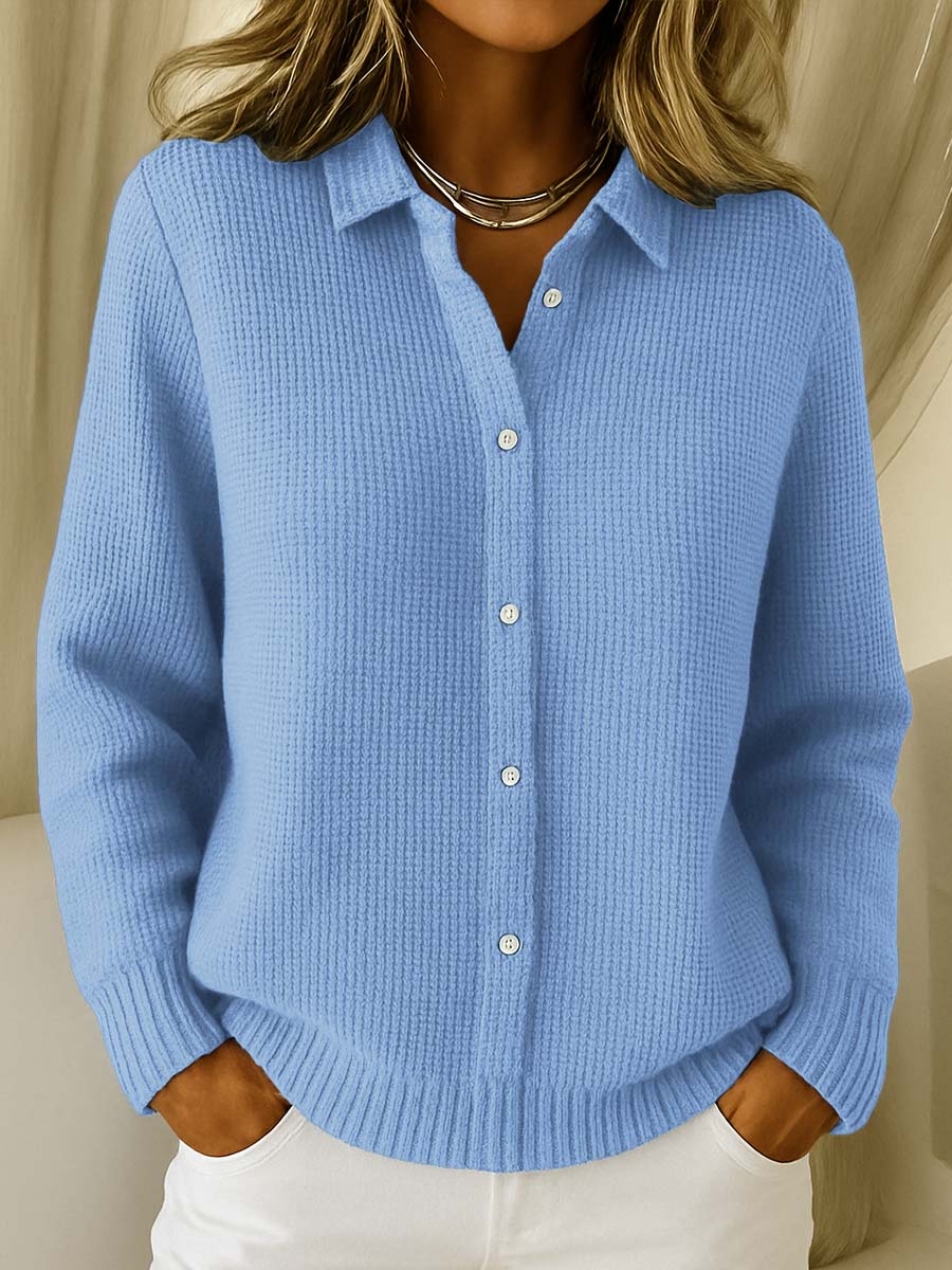 Coralie Strickjacke mit Hemdkragen in Hellblau